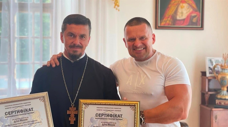 Любив спорт ще зі школи: священник з Доброгостова встановив два рекорди України з паверліфтингу