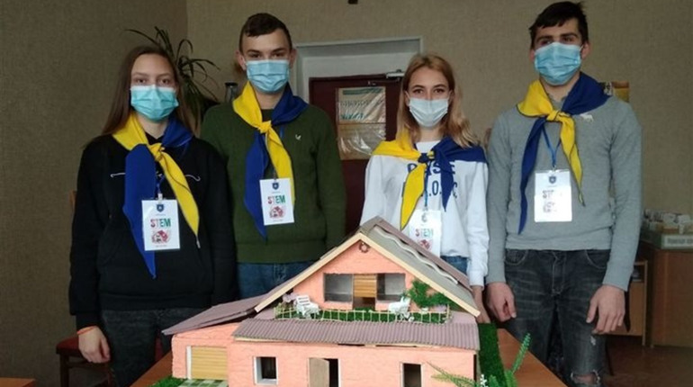 STEM-освіта в дії: в Нікополі учні НПЛ і школи № 9 презентували проєкт «Дім моєї мрії»