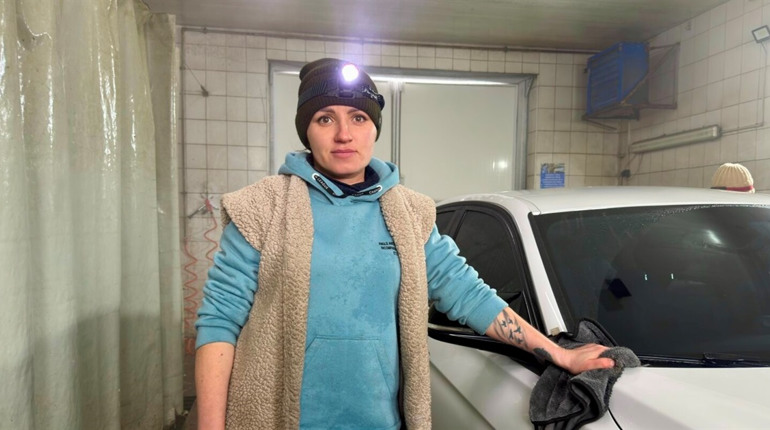 Запис на три дні вперед: як Алла з Харківщини розвиває автомийню у Жовтих Водах