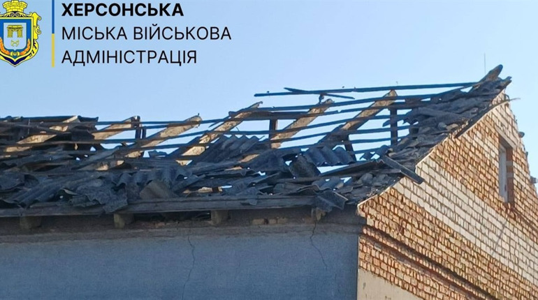 На Херсонщині окупанти атакували критичну та соціальну інфраструктуру, житлові квартали