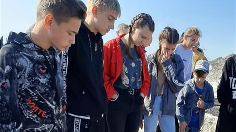 Троїцькі ліцеїсти відвідали розкопки скіфських курганів на Луганщині