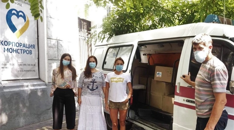 "Корпорація монстрів" на 128 тис передала Біляївській лікарні засобів захисту та медобладнання