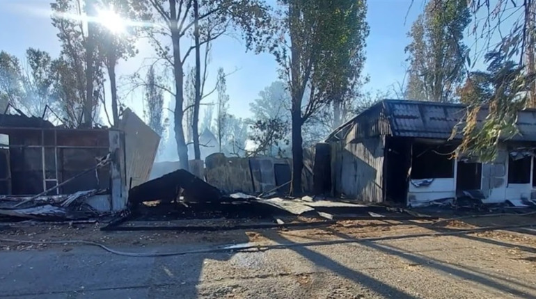 Мешканець Одещини хотів спалити листя та мотлох, а спалив базу відпочинку на Кароліно-Бугазі