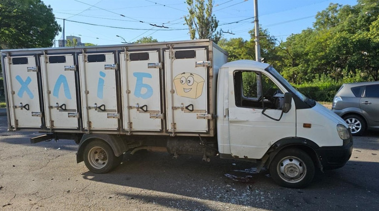 Росіяни дроном вбили водія хлібовоза у Херсоні: авто було з написом «ХЛІБ»