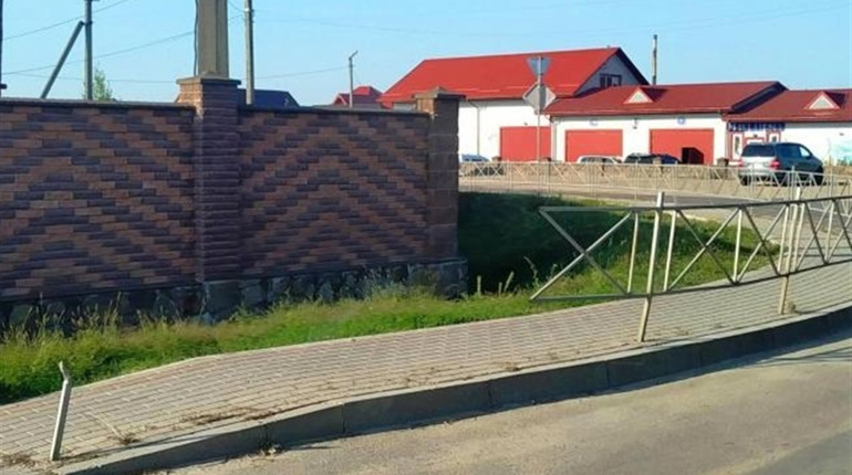 Зловмисника, який пошкодив паркан у Сарнах, розшукали