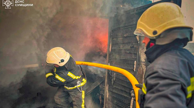 У Шостці вогнеборці ліквідували загоряння в житловому секторі (відео)