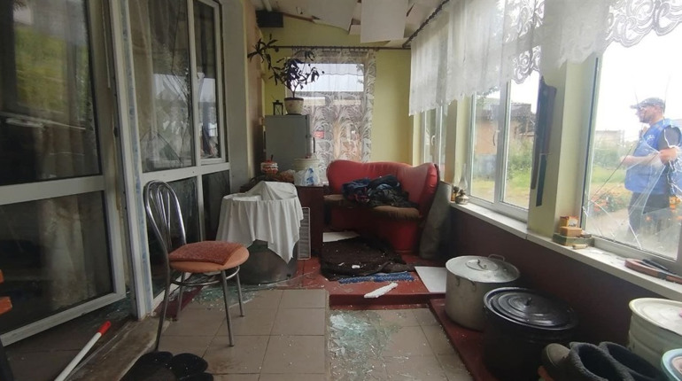 Вибухова хвиля зруйнувала будинки в Гамаліївці. Мешканці отримують допомогу