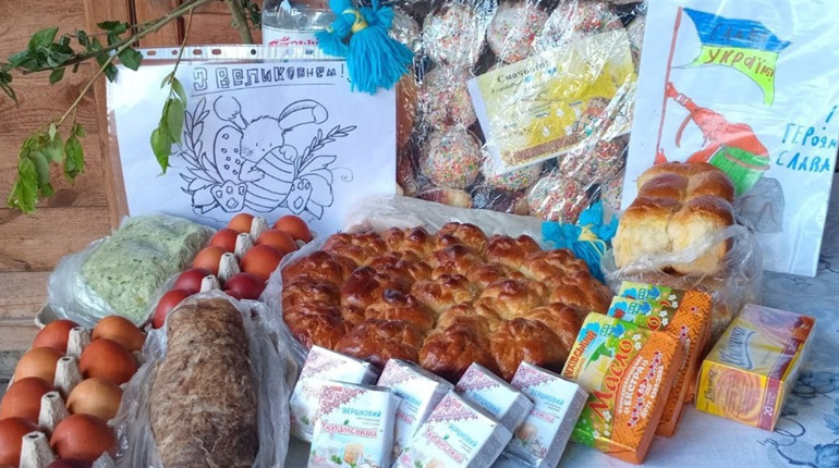 Великодень від серця до серця: жителі Богодухова передали гостинці петропавлівцям