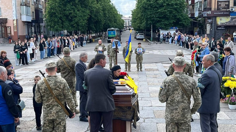 Первомайськ попрощався із загиблим на війні Сергієм Маймескулом