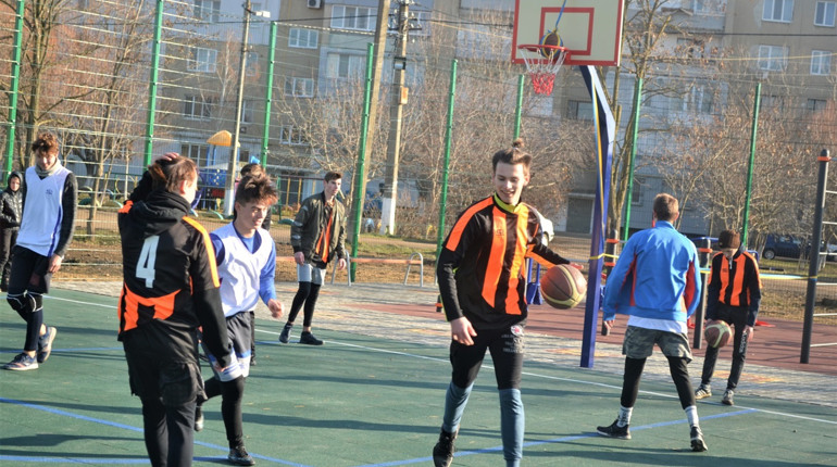 Спортивний комплекс в селищі станції Дністер: чому він був на замку, і коли працюватиме за графіком
