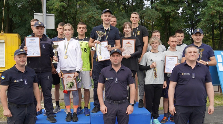 Червоноградські рятувальники посіли перше загальнокомандне місце у легкоатлетичному кросі
