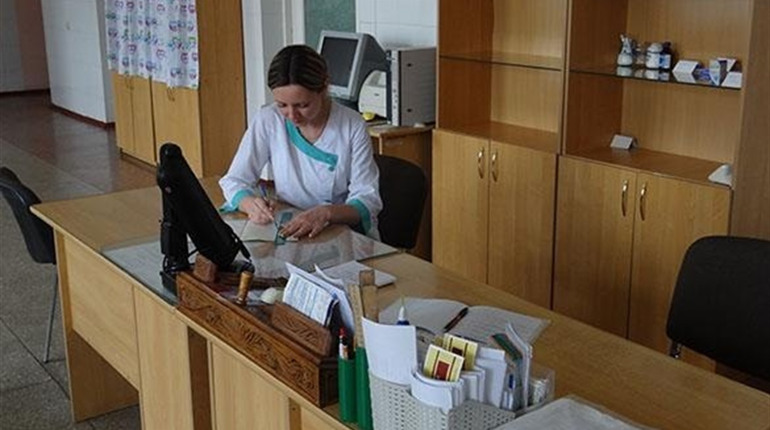 Медикам Нової Каховки не вистачає коштів на зарплату