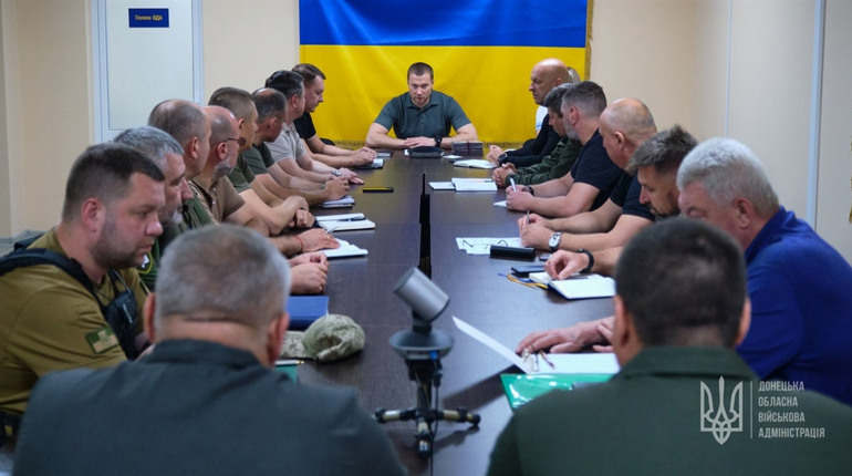 Новопризначені керівники місцевих військових адміністрацій Донеччини отримали посвідчення
