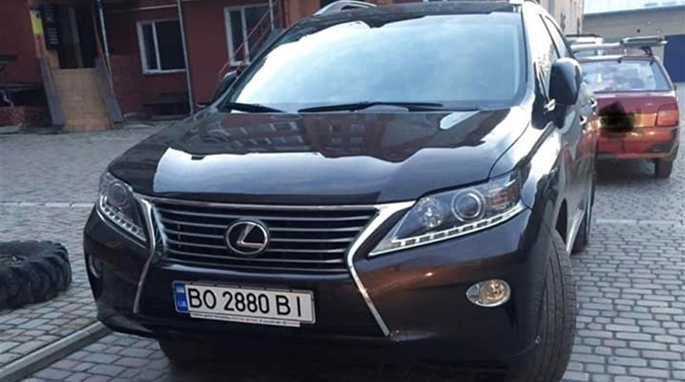 У Чорткові викрали Lexus з-під будинку, що на вул. Незалежності, 135