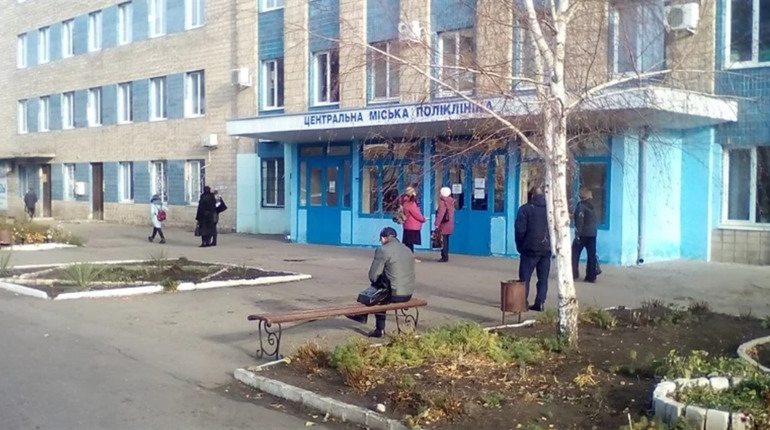 Центральна поліклініка окупованого Лисичанська відновила роботу на Київщині. Як потрапити на прийом