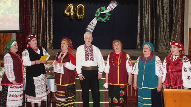 Із 40-річчям вітали обрядово-фольклорний ансамбль “Калина”