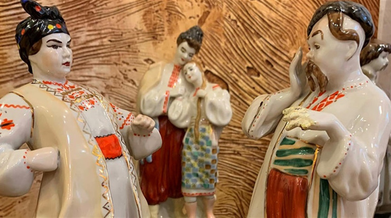 Такі точно були у вас вдома. У Глухові відкрили виставку «Вінтаж в інтер'єрі»