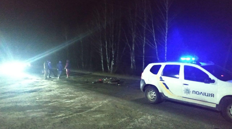 У Вараському районі позашляховик збив мотоцикліста