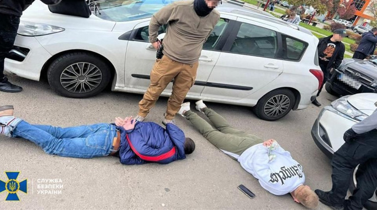 У Фастові затримали чоловіків, які допомагали призовникам незаконно виїхати за кордон