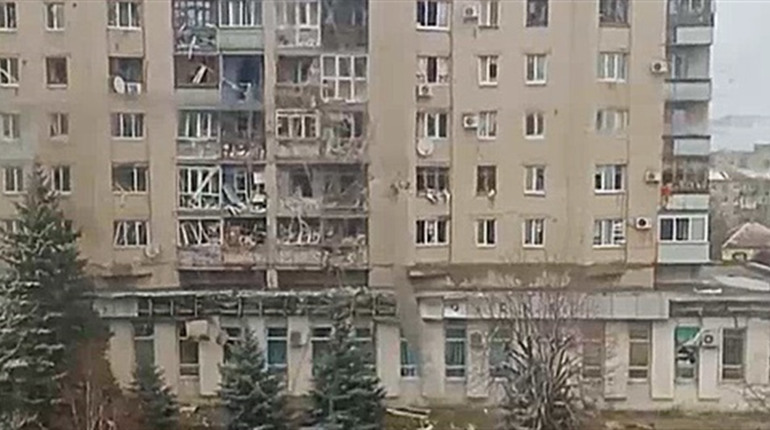 З окупованого Лисичанська повідомляють про приліт в центрі міста. Постраждала багатоповерхівка