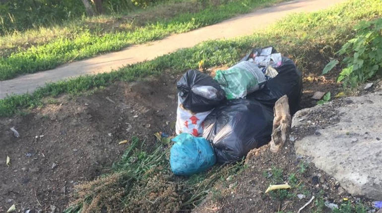 Куди дівати сміття у Біляївці, якщо поруч немає контейнера 