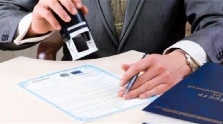 Жителі Великобурлуцької громади можуть отримати нотаріальні послуги: де приймає нотаріус?