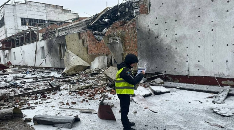 Шостка оговтується від російської атаки: волонтери допомагають ліквідувати наслідки (фото)