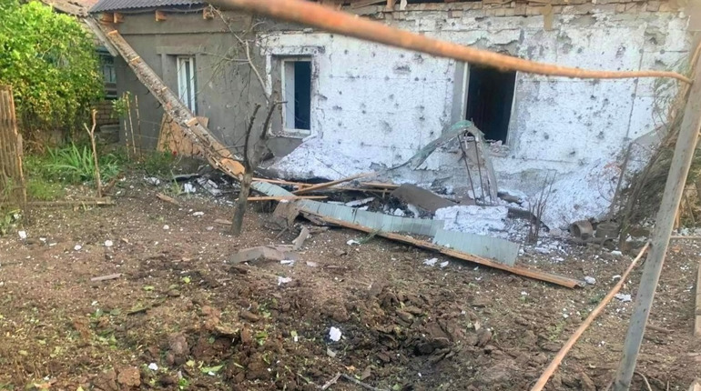 На Херсонщині російські терористи поцілили у житлові квартали: пошкоджені 7 приватних будинків