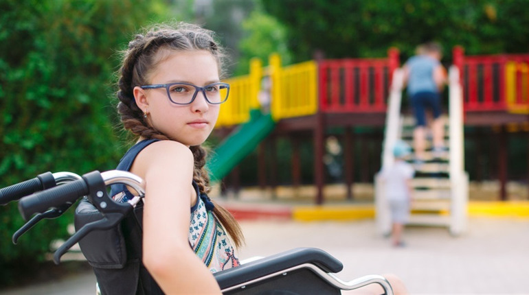 Держава забезпечить дітей з інвалідністю портативними зарядними станціями: як подати заявку