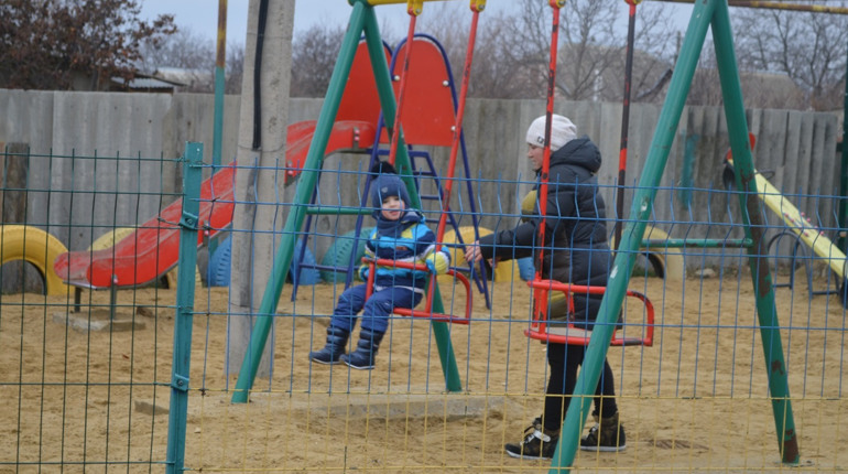 В селищі відкрили новий, на Слобідці пошкодили збудовані раніше: як спинити руйнівників майданчиків