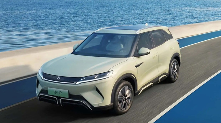 Електромобіль BYD Yuan UP Base 301 км: дизайн, характеристики, комфорт та для кого він підходить