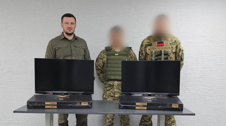 Сучасна техніка для оборони: підрозділи Сил оборони Херсонщини отримали комп’ютерне обладнання