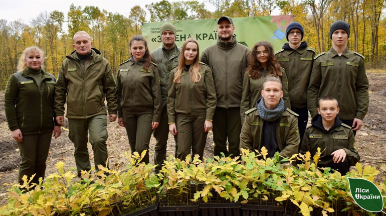 Лісівники разом з учнями шкільного лісництва “Нескучанське” висадили новий ліс