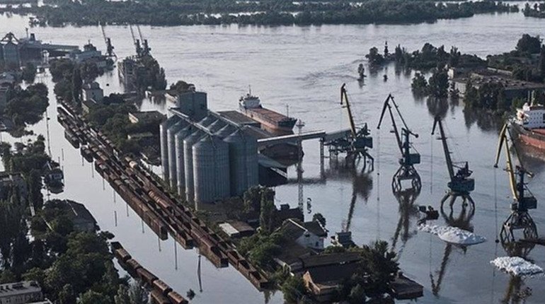Минулої доби у дніпровській воді поблизу Херсона нафтопродуктів не виявили, — ХОВА