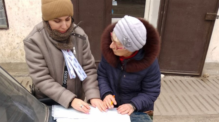 Як проходять незаконні псевдовибори путіна в окупованій Волновасі. Фото