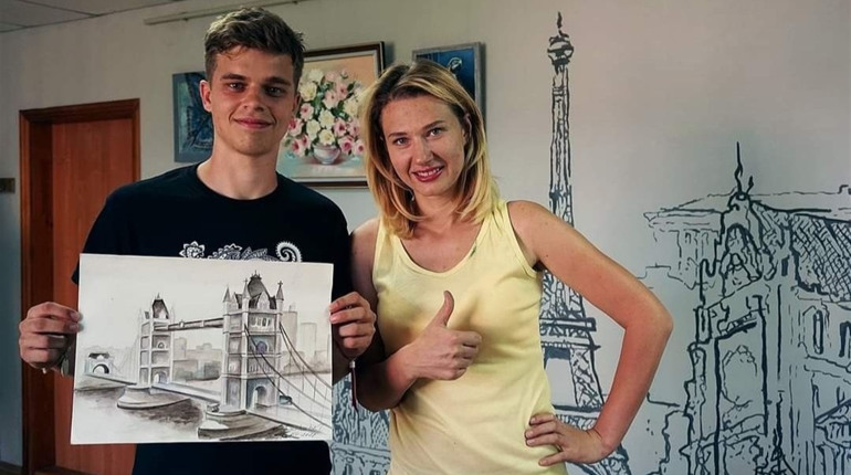 Розпис стін та заняття в студії «KOLORIT»: фастівська художниця додасть яскравих фарб у ваше життя