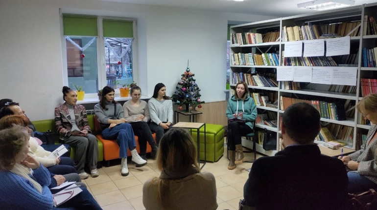 Звільнились від зайвого та створили нове: у бібліотеці Трускавця діє Жіночий простір для діалогів