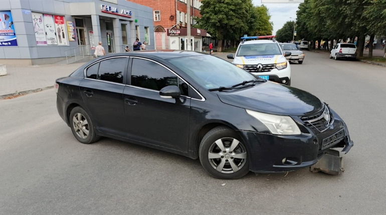 У Шостці 70-річний чоловік на мопеді зіткнувся з автомобілем: постраждалого госпіталізували