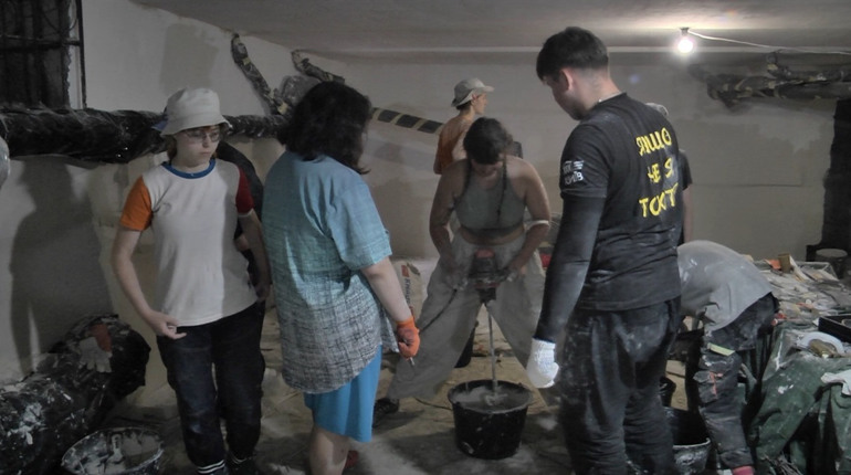 Як волонтери руху «БУР» модернізували укриття у шосткинській багатоповерхівці