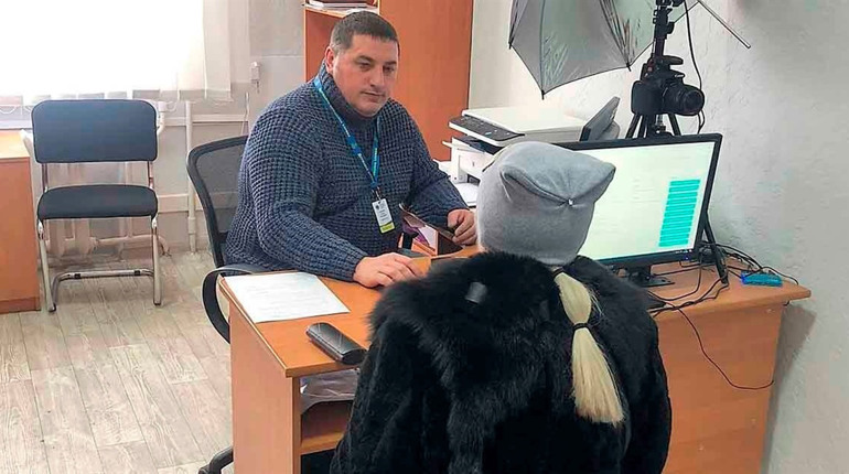 Громадянку рф, яка нелегально проживала на Уманщині, примусово повертають до країни походження