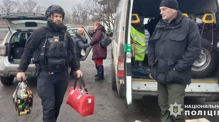 Працівники поліції продовжують обов’язкову евакуацію мирного населення Куп’янщини