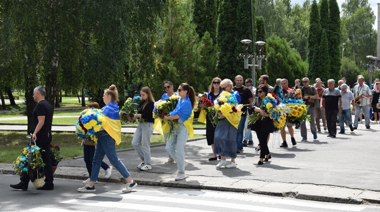 Ім’я Олександра Буряка буде назавжди закарбовано в історії: Нетішин попрощався з Героєм