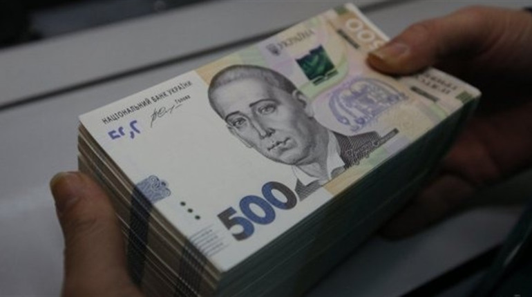 Зарплати, податки, пенсії та обов’язкова вакцинація: що змінилося для українців з 1 грудня