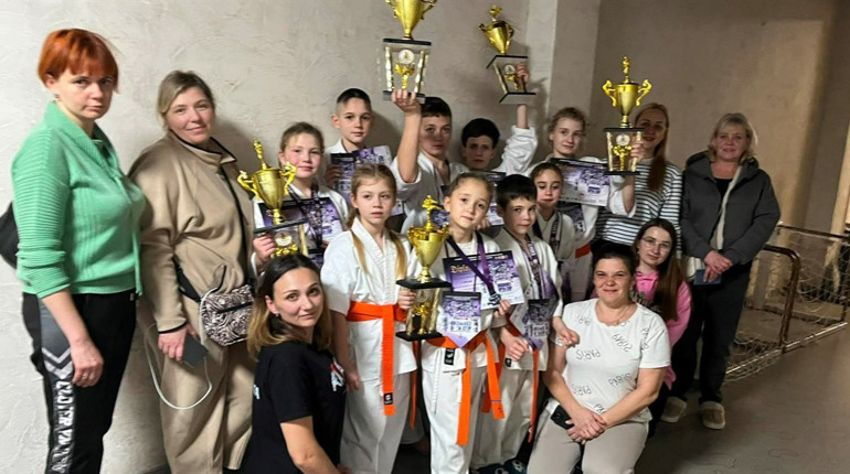 П’ять золотих і три срібні медалі: первомайські каратисти повернулися з Одеського турніру