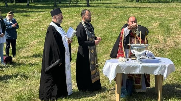 У селі на Переяславщині встановили хрест на місці майбутнього храму: його збудують меценати
