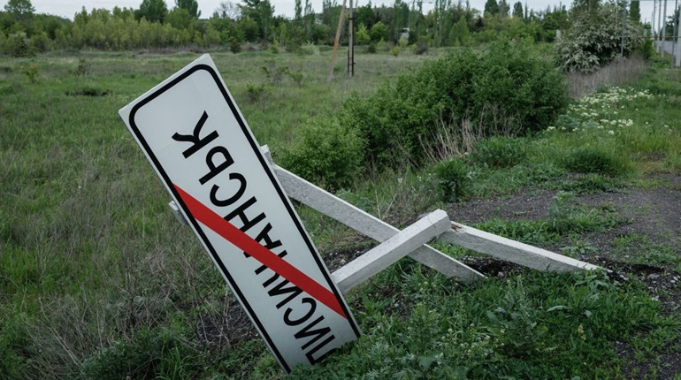 Медзаклади не потрібні. Росіяни переобладнали поліклініку у Лисичанську під військову базу