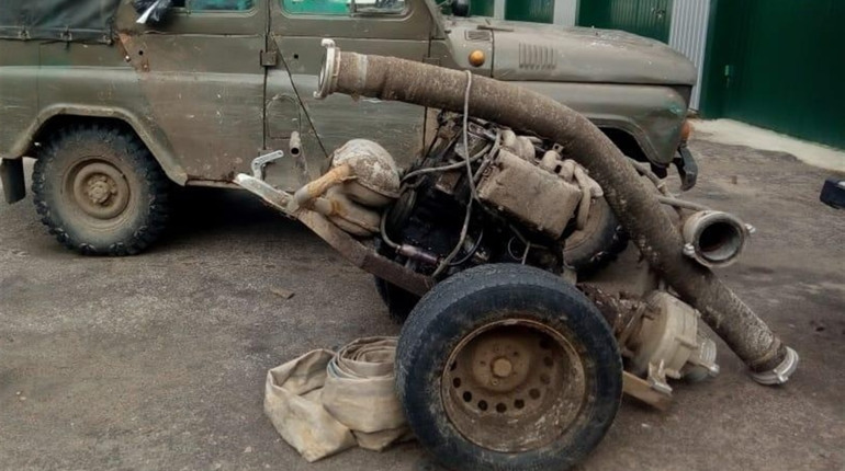 Поблизу села Озеро поліцейські вилучили мотопомпу для видобутку бурштину