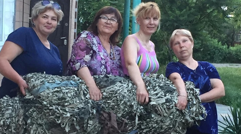 В культурно-дозвіллєвому центрі маскувальні сітки плетуть кілометрами: як доєднатися до волонтерів