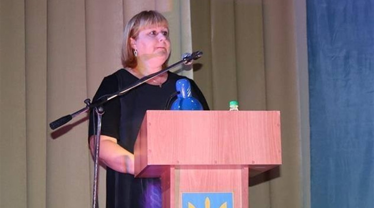 Начальниця Сватівського відділу освіти Олена Юхновець отримала державну нагороду