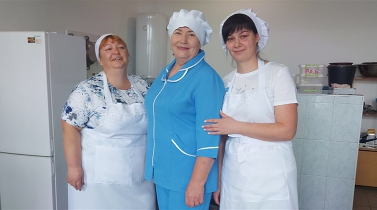 Майстри кухні Захарівського дитсадка „Веселка”: хто стоїть за смачними обідами маленьких гурманів?